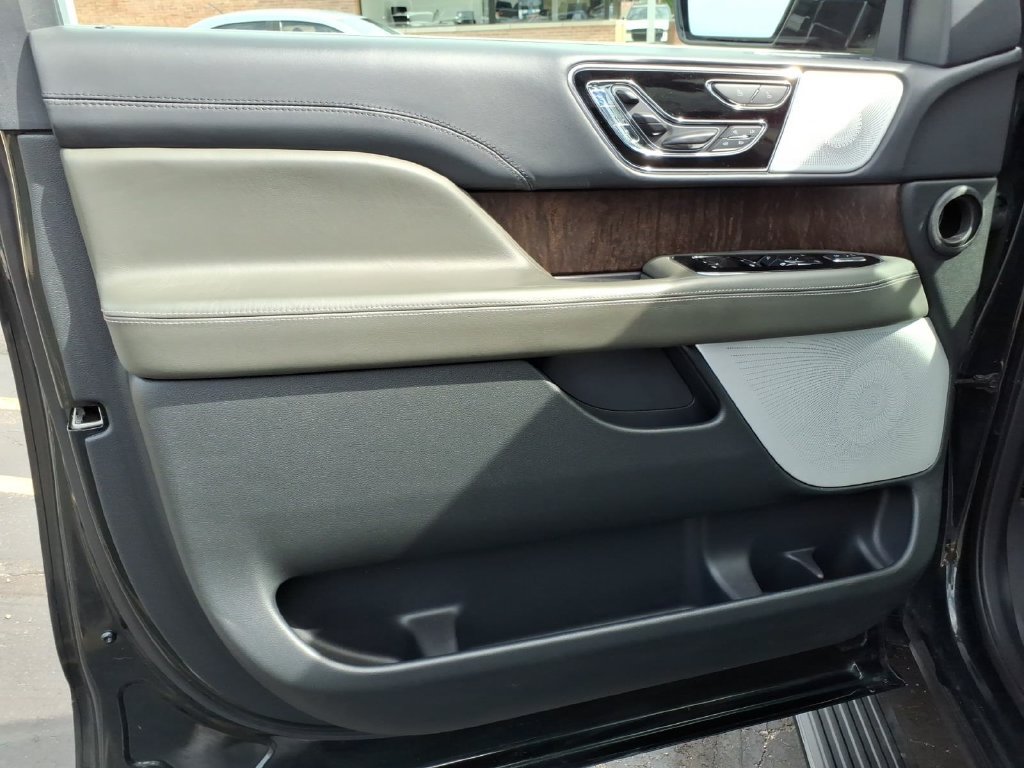 Used 2024 Lincoln Navigator L Black Label AWD/4WD image 15