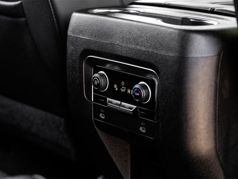 Used 2022 Chevrolet Suburban LT image 38