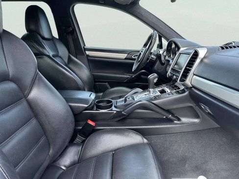 Used 2015 Porsche Cayenne Turbo AWD/4WD image 30