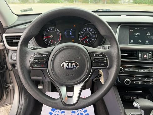 Used 2018 Kia Optima LX w/ 17" Alloy Wheels Package FWD image 12