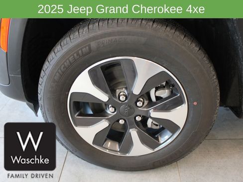 New 2025 Jeep Grand Cherokee Limited 4xe w/ Trailer Tow Package AWD/4WD image 11