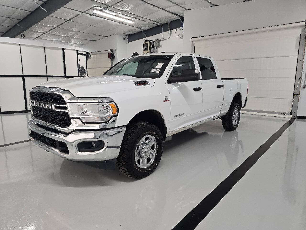 Used 2022 RAM 2500 Tradesman w/ Chrome Appearance Group AWD/4WD image 3