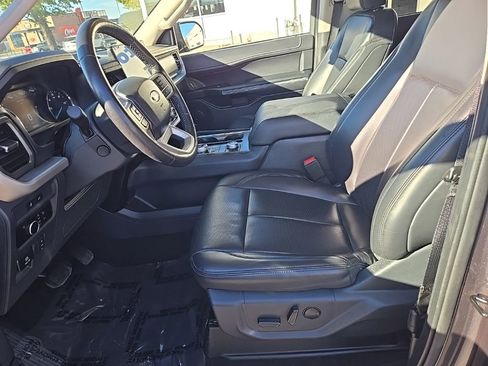 Used 2024 Ford Expedition XLT image 12