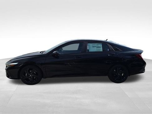 New 2026 Hyundai Elantra SEL Sport FWD image 2