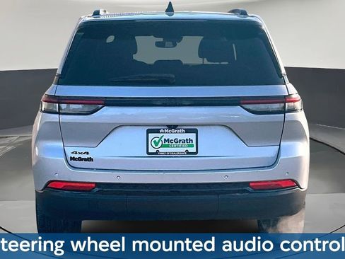 Used 2023 Jeep Grand Cherokee Altitude image 6