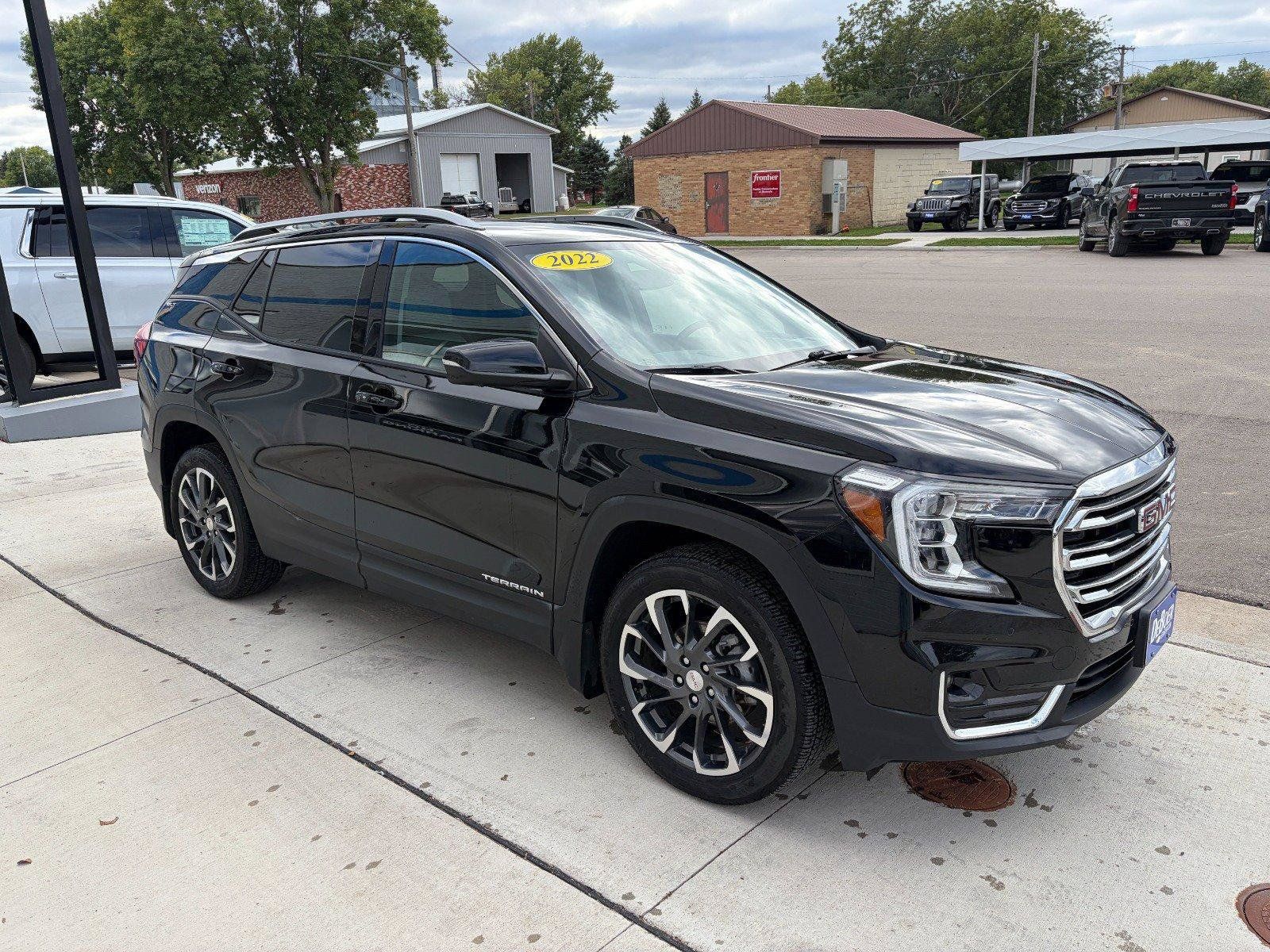 Used 2022 GMC Terrain SLT w/ Infotainment Package II AWD/4WD image 6