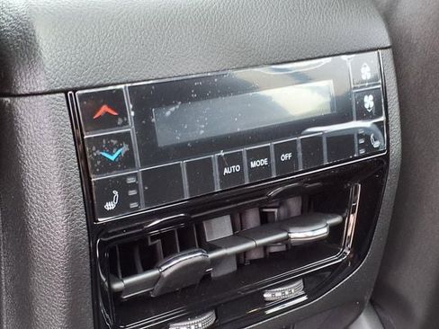 New 2025 Jeep Grand Cherokee L Limited w/ Black Appearance Package AWD/4WD image 13