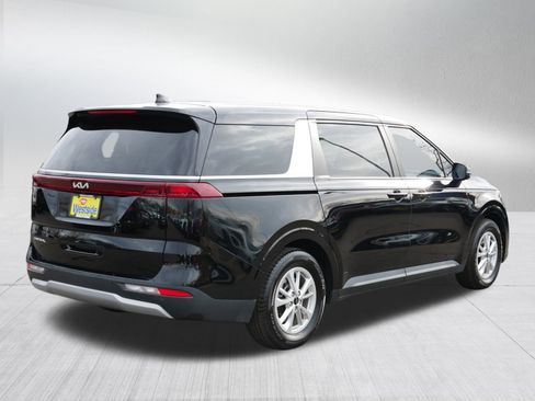 Used 2024 Kia Carnival LX image 7