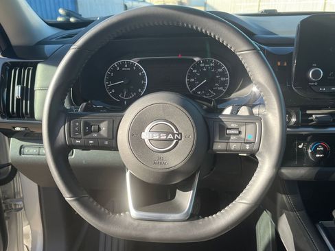 Used 2025 Nissan Pathfinder SV image 28