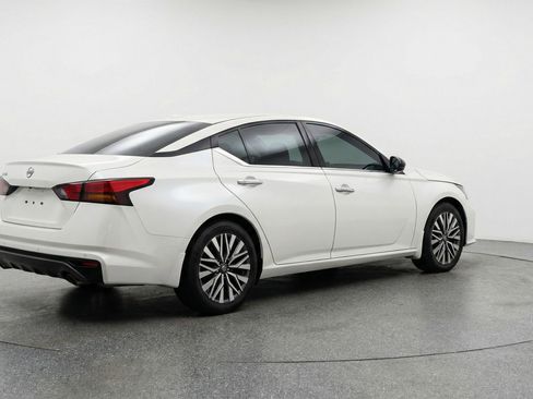 Used 2025 Nissan Altima 2.5 SV image 9