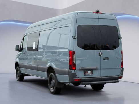 Used 2024 Mercedes-Benz Sprinter 2500 image 10