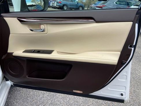 Used 2017 Lexus ES 350 w/ Navigation System Package FWD image 29