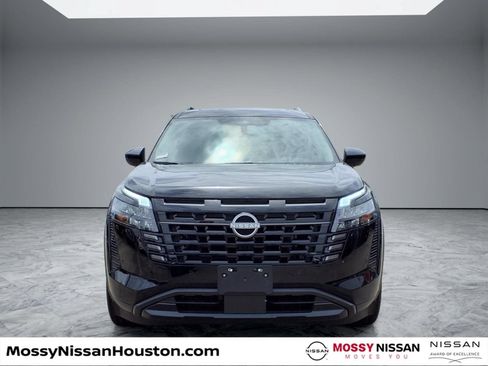 New 2026 Nissan Pathfinder SV w/ SV Premium Package FWD image 3