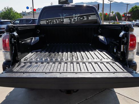 Used 2020 Toyota Tacoma TRD Sport w/ Technology Package AWD/4WD image 14