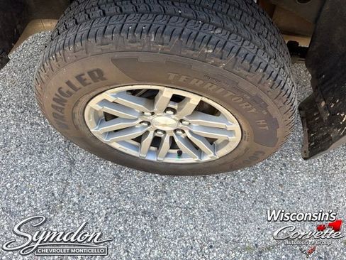 Used 2023 Chevrolet Colorado LT AWD/4WD image 22