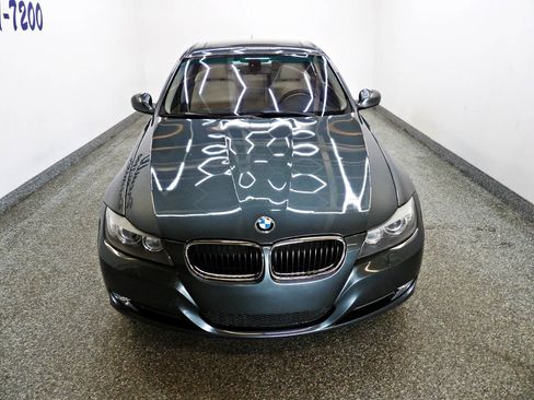 Used 2010 BMW 328i xDrive Sedan AWD/4WD image 2