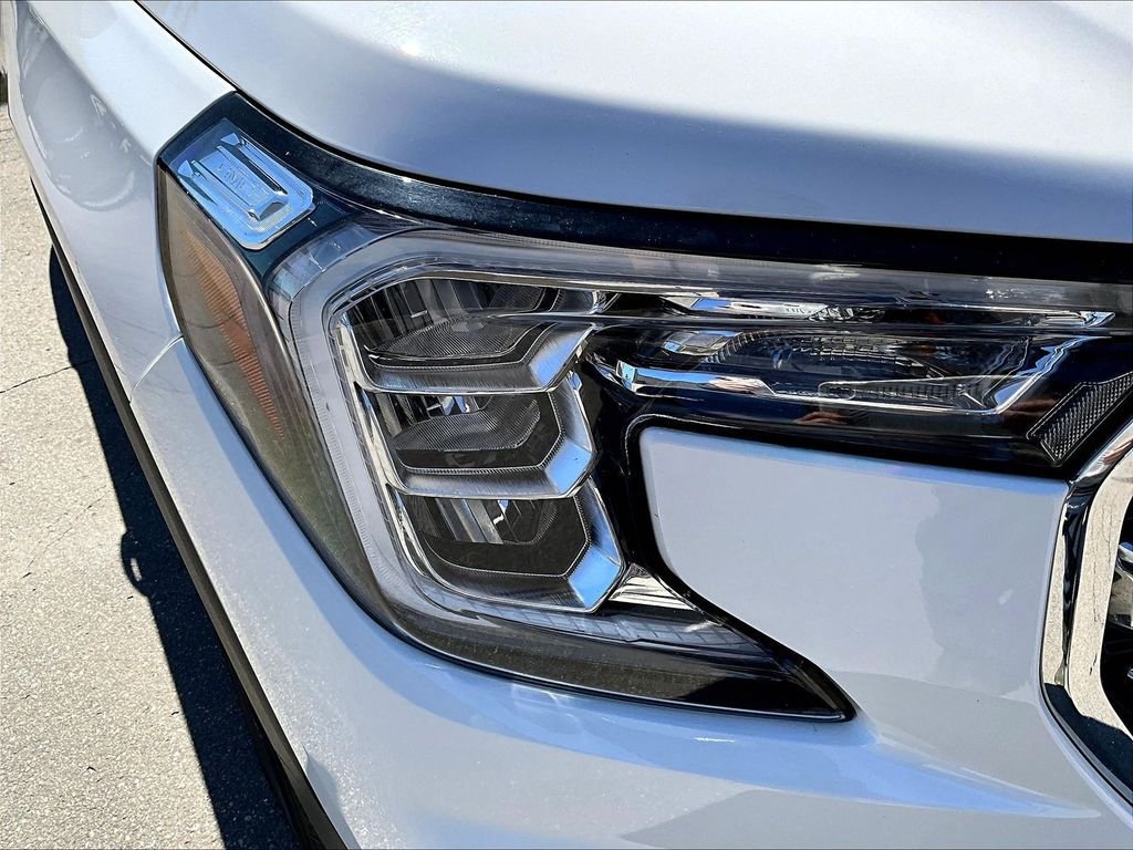 Used 2024 GMC Terrain SLT AWD/4WD image 32