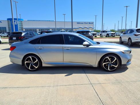 Used 2018 Honda Accord Sport image 8