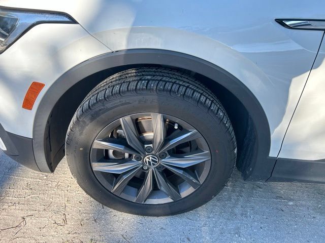 Used 2022 Volkswagen Tiguan SE FWD image 21