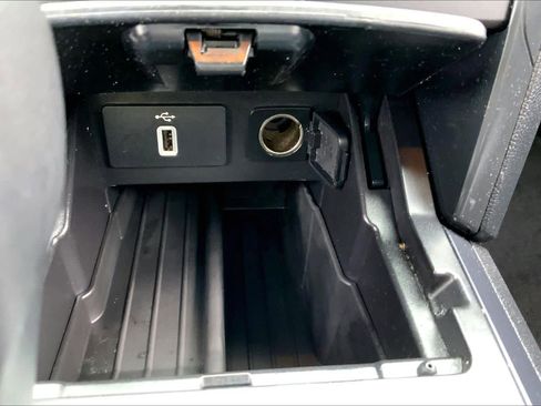 Used 2018 Ford Explorer XLT w/ Equipment Group 202A FWD image 31