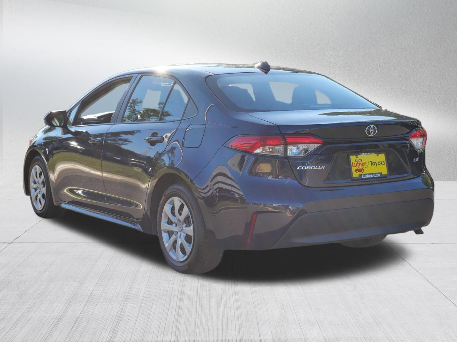 Certified 2025 Toyota Corolla LE FWD image 5