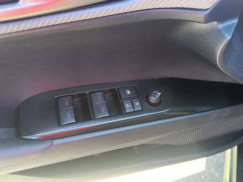 Used 2025 Toyota Camry SE image 10