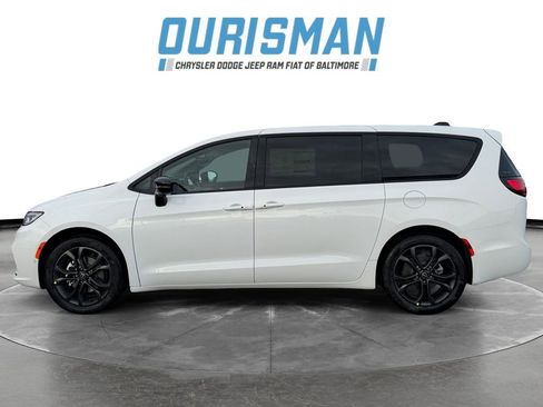 New 2026 Chrysler Pacifica Select FWD image 3