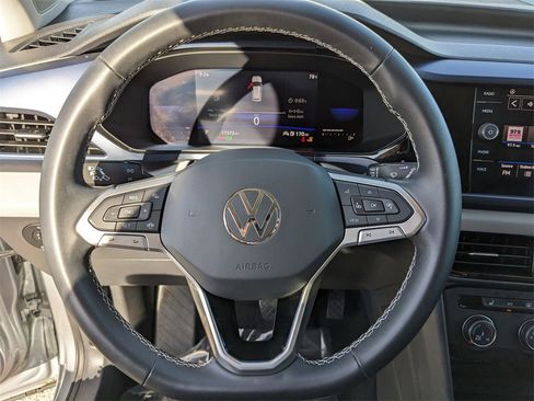 Certified 2022 Volkswagen Taos SE image 29