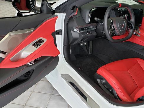 Used 2025 Chevrolet Corvette Stingray Preferred Cpe w/ Z51 Performance Package image 9