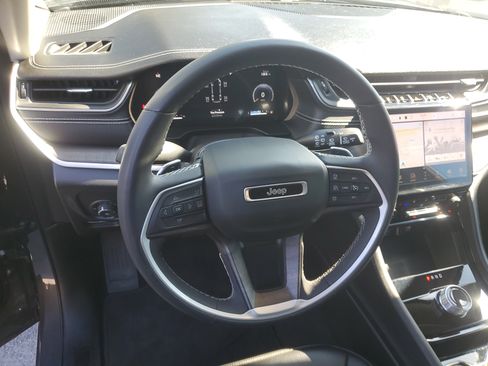 Used 2023 Jeep Grand Cherokee L Limited w/ Luxury Tech Group II RWD image 15