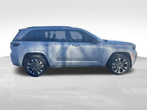 Used 2023 Jeep Grand Cherokee Overland w/ Adv Protech Group III image 7
