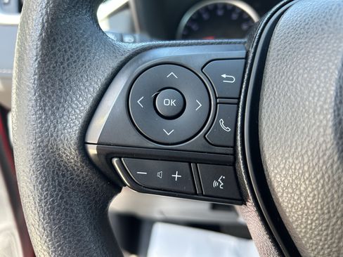 Used 2020 Toyota RAV4 XLE FWD image 23