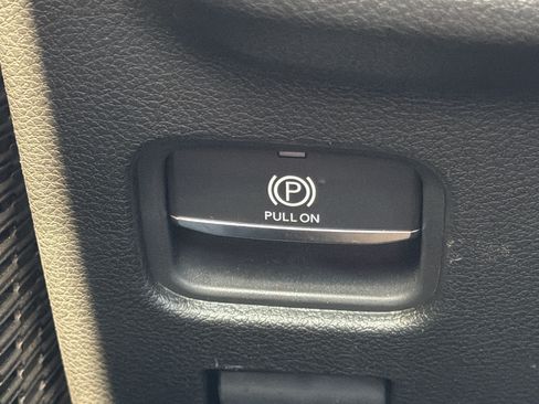 Used 2023 Jeep Grand Cherokee Altitude AWD/4WD image 13