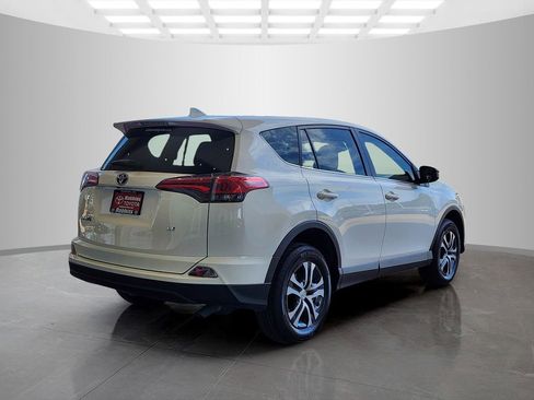 Used 2018 Toyota RAV4 LE image 5