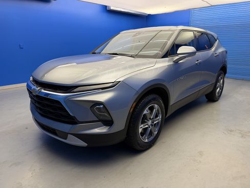 Used 2024 Chevrolet Blazer LT w/ Driver Confidence Package FWD image 4