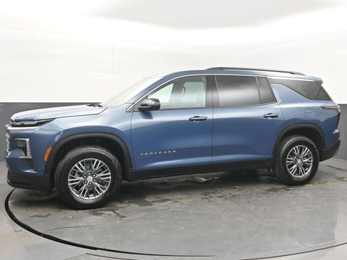 Used 2025 Chevrolet Traverse LT image 5