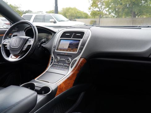 Used 2019 Lincoln Nautilus Reserve w/ Driver Assistance Package image 17