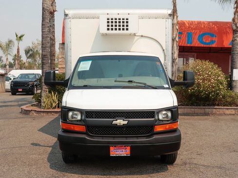 Used 2015 Chevrolet Express 4500 image 3
