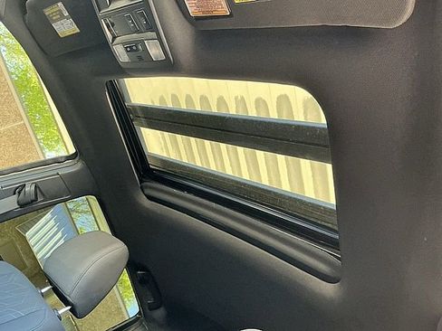 Used 2017 Toyota Tacoma TRD Off-Road image 18