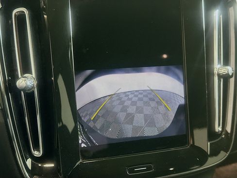 Used 2025 Volvo XC40 B5 Core image 23