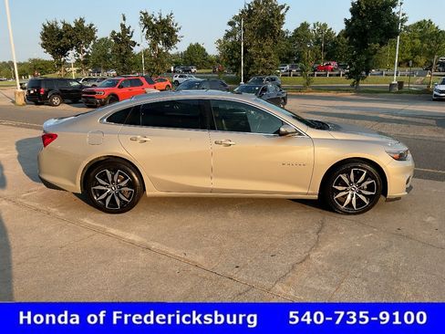 Used 2016 Chevrolet Malibu LT w/ Leather Package FWD image 7