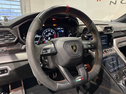 Used 2023 Lamborghini Urus Performante image 24