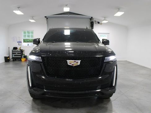 Used 2024 Cadillac Escalade Sport w/ Touring Package AWD/4WD image 3
