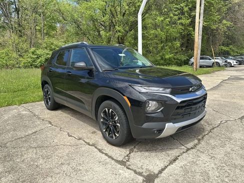 Certified 2023 Chevrolet TrailBlazer LT w/ Convenience Package FWD image 12