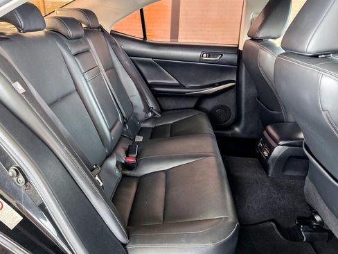 Used 2017 Lexus IS 200t w/ Premium Package RWD image 38