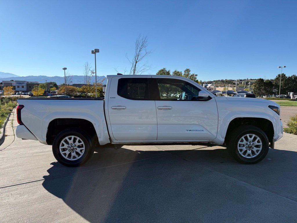 Used 2025 Toyota Tacoma SR5 AWD/4WD image 9