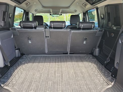 Used 2020 Land Rover Defender 110 First Edition image 30