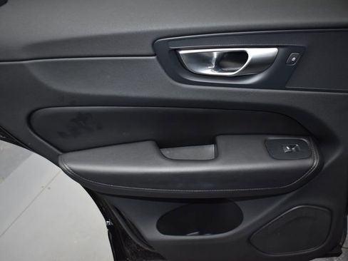 Used 2024 Volvo XC60 B5 Plus image 30