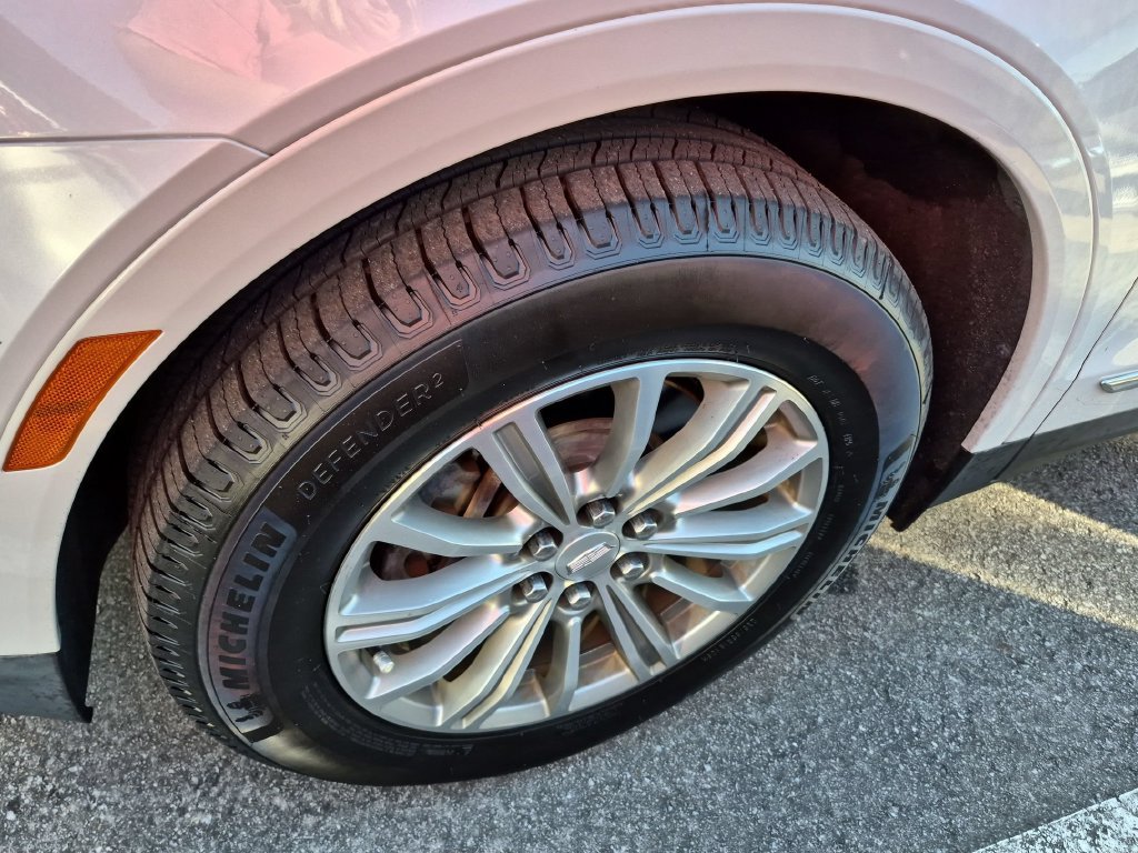 Used 2018 Cadillac XT5 Luxury w/ Driver Awareness Package FWD image 3