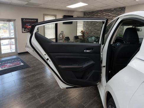 Used 2020 Nissan Altima 2.5 SR FWD image 13